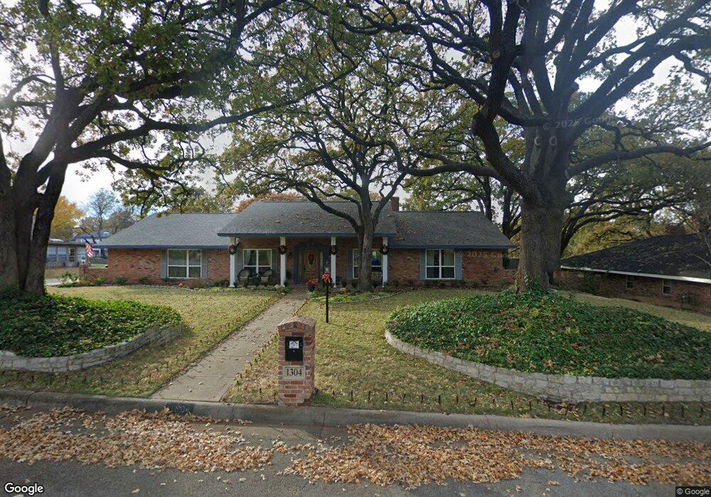 1304 Cliffwood Rd, Euless, TX 76040 - photo 1