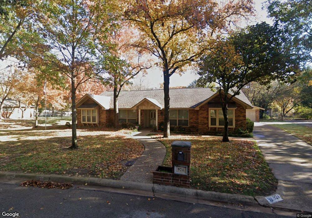 924 Circle Ln, Bedford, TX 76022 - photo 1