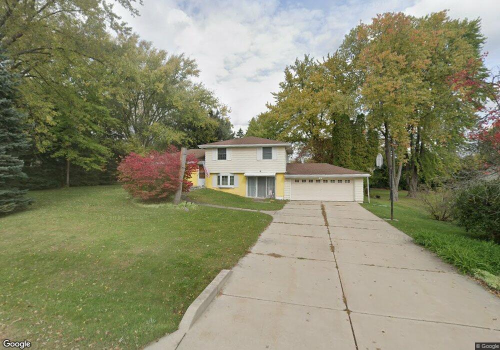 N71W13844 Nicolet Ct, Menomonee Falls, WI 53051 - photo 1