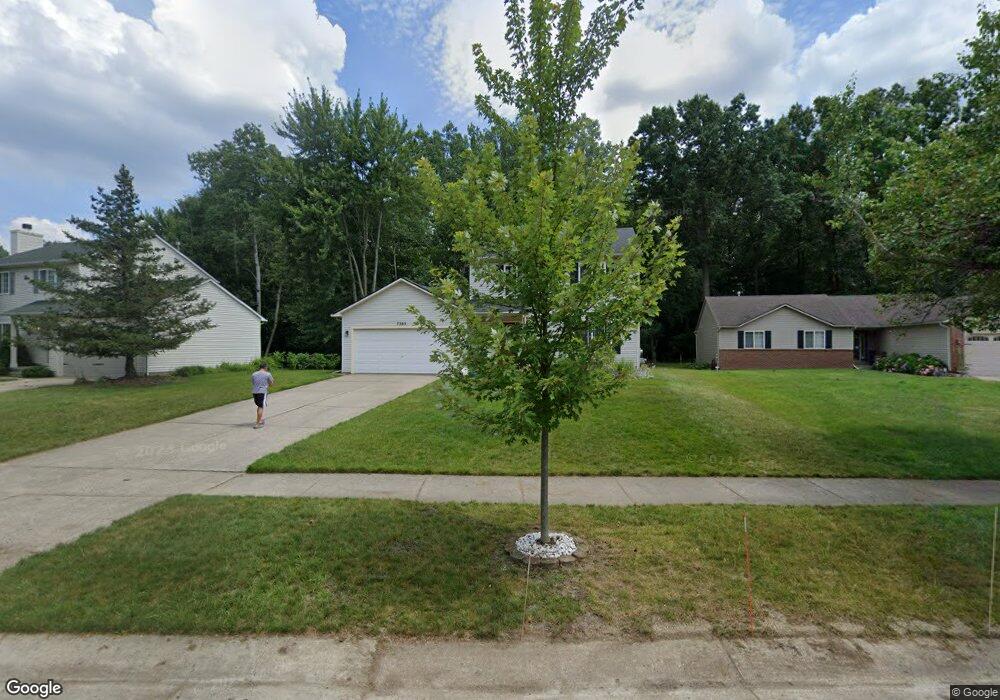 7333 Roberta Ln, Waterford, MI 48327 - photo 1