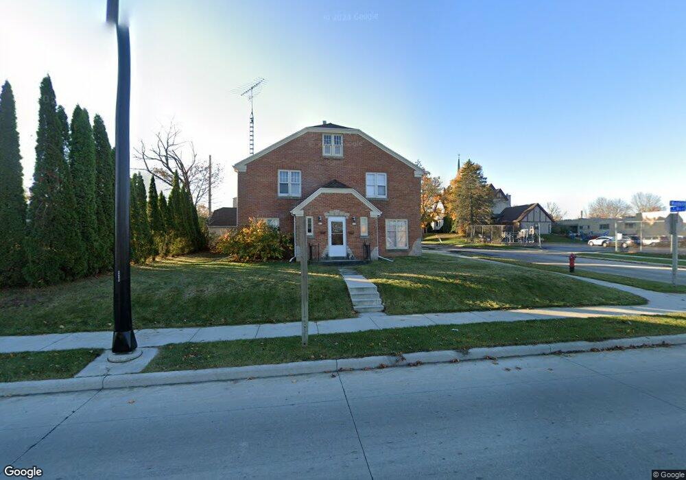 819 Waldo Blvd, Manitowoc, WI 54220 - photo 1