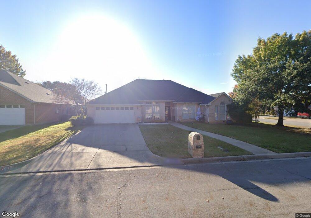7017 Lonesome Oaks Dr, North Richland Hills, TX 76182 - photo 1