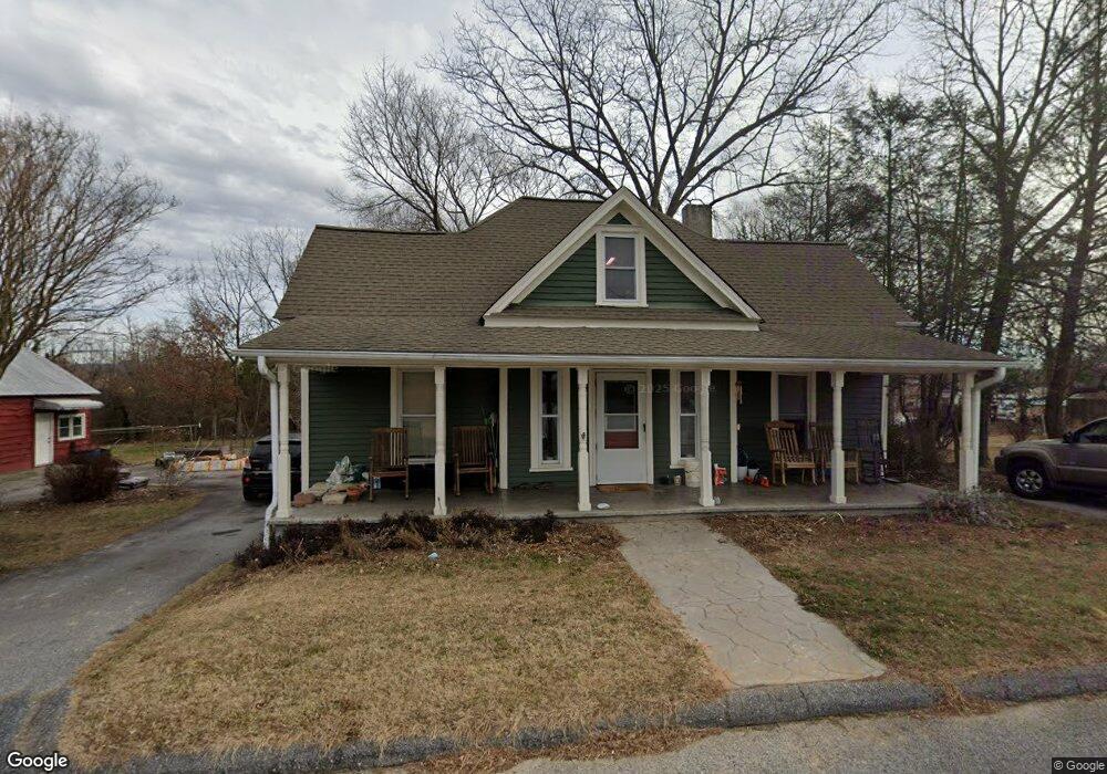 202 Wren Dr, Hendersonville, NC 28792 - photo 1