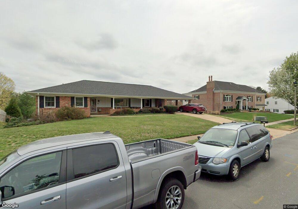 911 Fairway Dr NE, Vienna, VA 22180 - photo 1