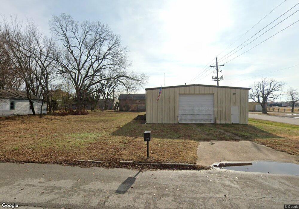 1926 Clark Ave, Parsons, KS 67357 - photo 1