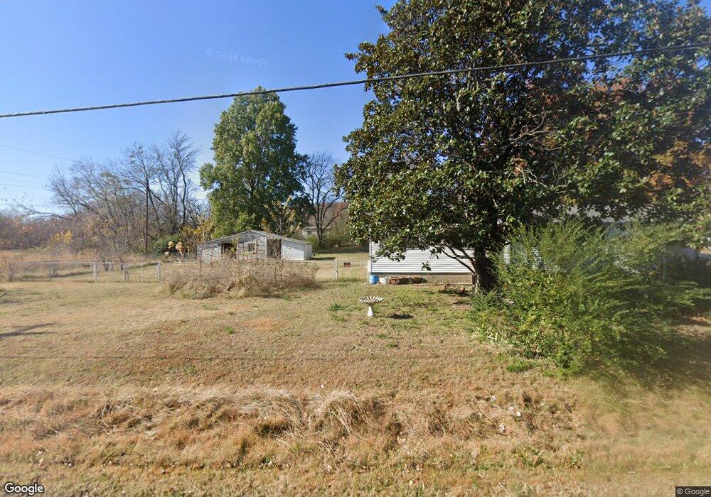 813 NE 2nd St, Henryetta, OK 74437 - photo 1