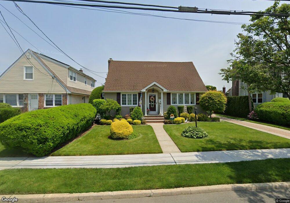 90 Sheridan Blvd, Mineola, NY 11501 - photo 1