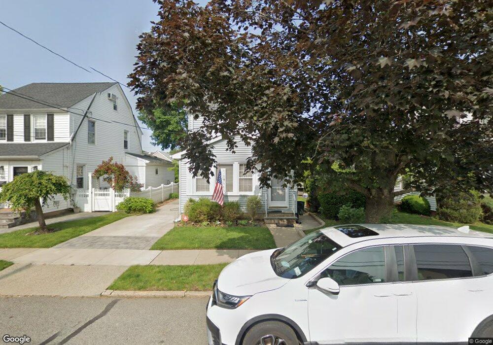 200 Capitol Ave, Williston Park, NY 11596 - photo 1