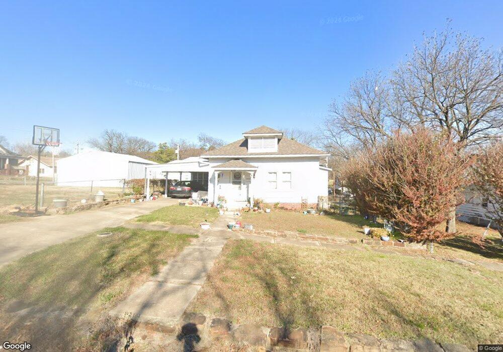 210 W Division St, Henryetta, OK 74437 - photo 1