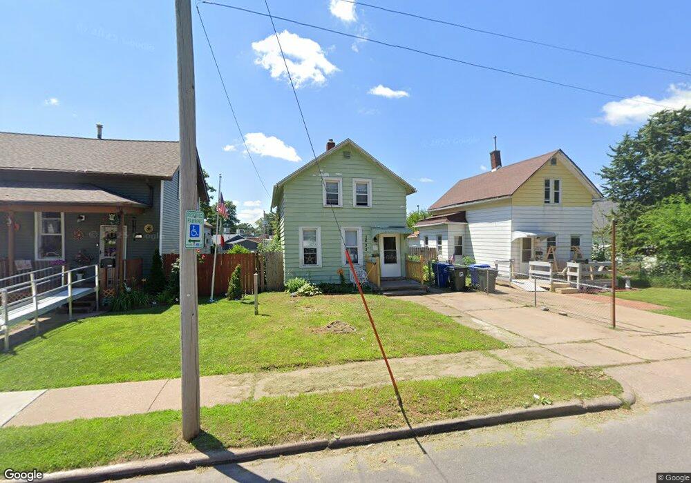 1633 W 2nd St, Davenport, IA 52802 - photo 1