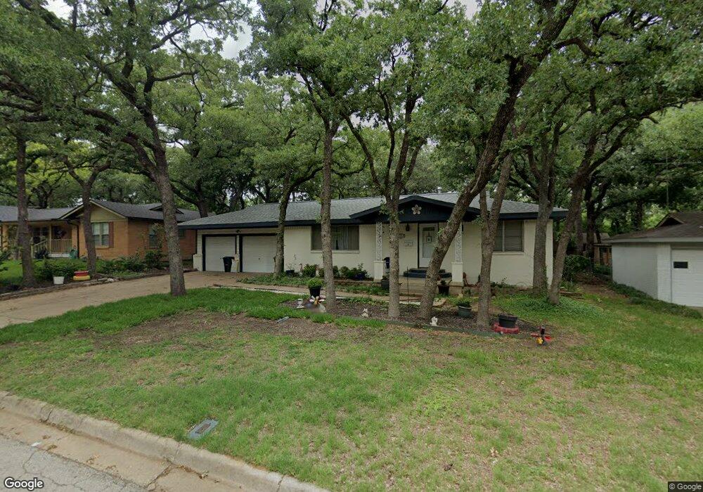 712 Briarwood Ln, Hurst, TX 76053 - photo 1