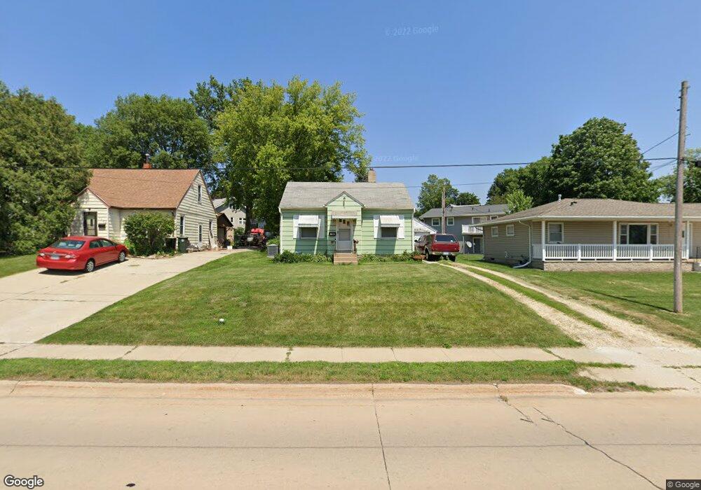 2032 Waterloo Rd, Cedar Falls, IA 50613 - photo 1