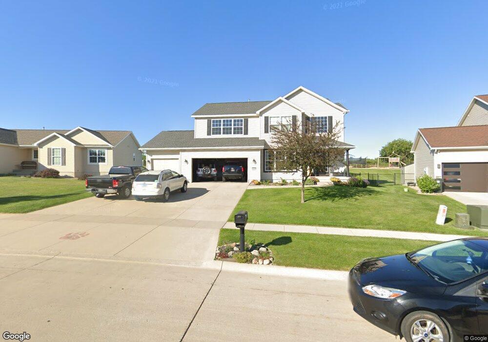 1714 Quail Run Ln, Cedar Falls, IA 50613 - photo 1