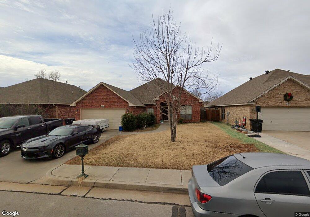 721 Oak Creek Dr, Moore, OK 73160 - photo 1