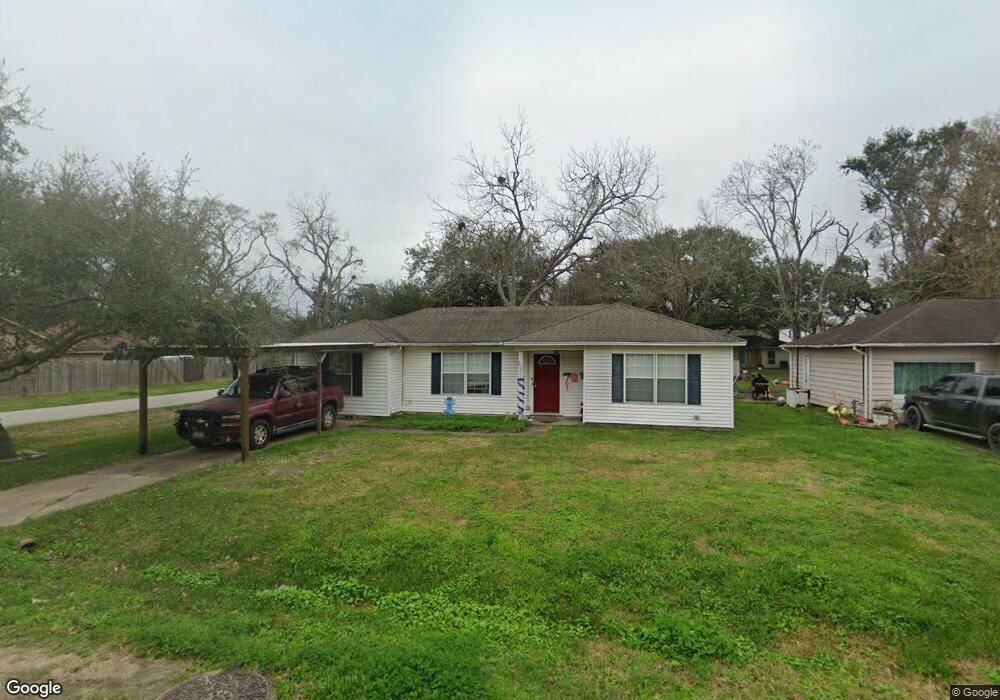 1520 W Lang St, Alvin, TX 77511 - photo 1