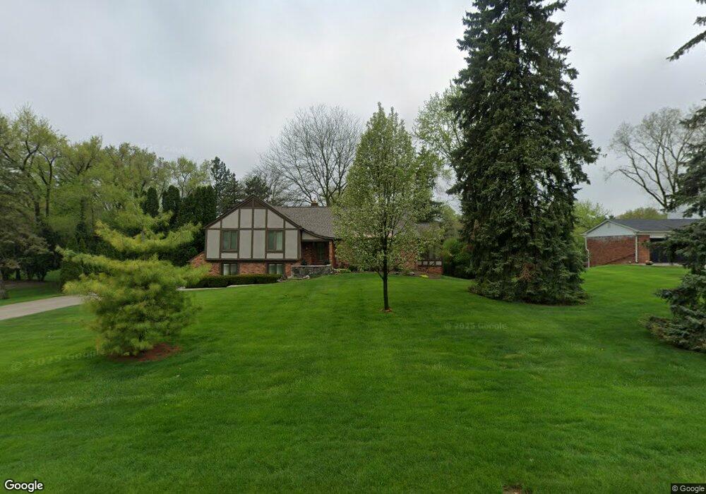 2904 Squirrel Rd, Bloomfield Hills, MI 48304 - photo 1