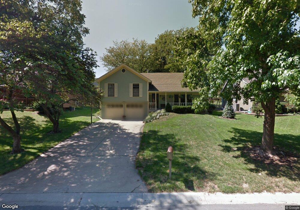 8622 Greenway Ln, Lenexa, KS 66215 - photo 1