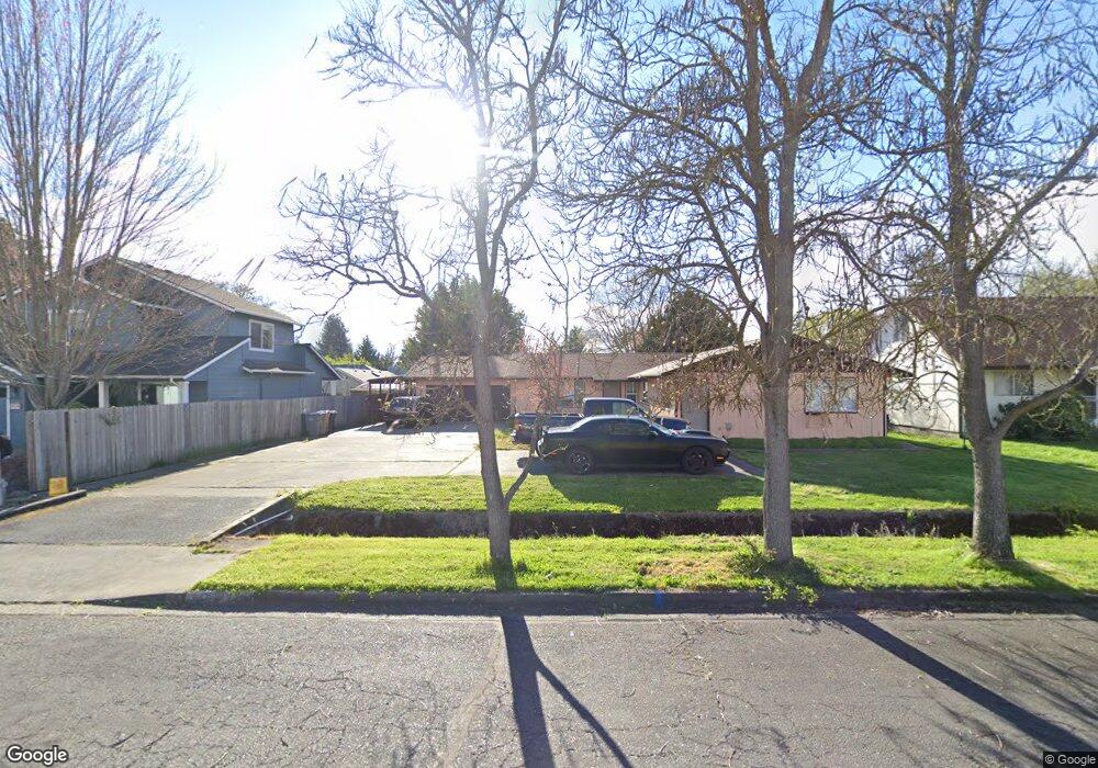 410 NE Candy Ln, Grants Pass, OR 97526 - photo 1