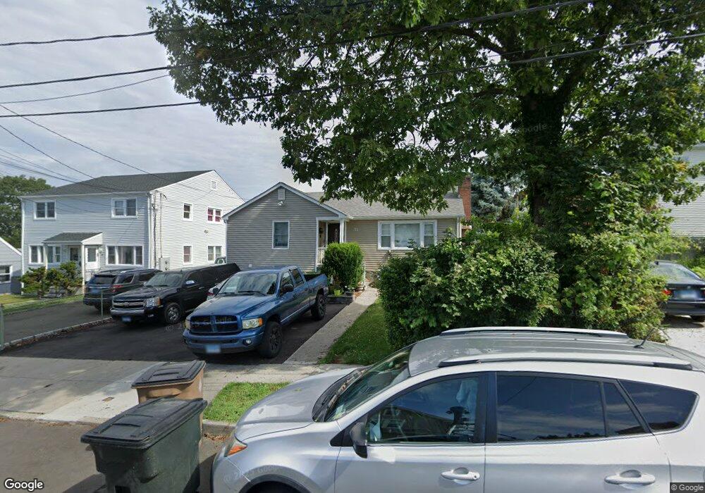 11 Robert Ct, Stamford, CT 06902 - photo 1