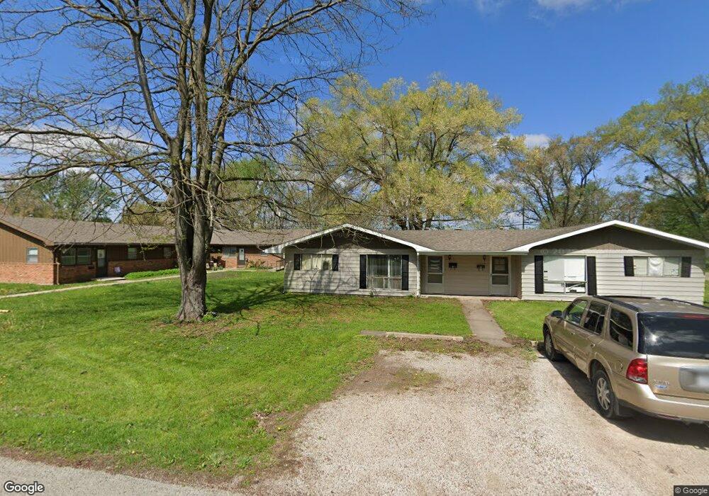 1321 N Mclean St, Lincoln, IL 62656 - photo 1