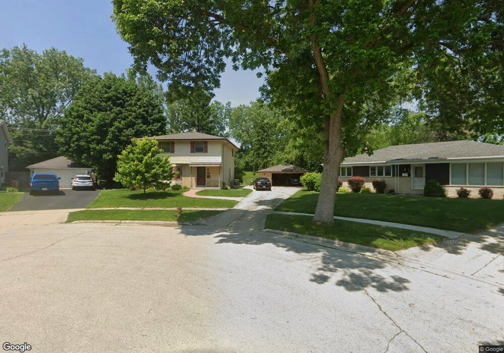 2115 Cardinal Ct, Waukesha, WI 53186 - photo 1