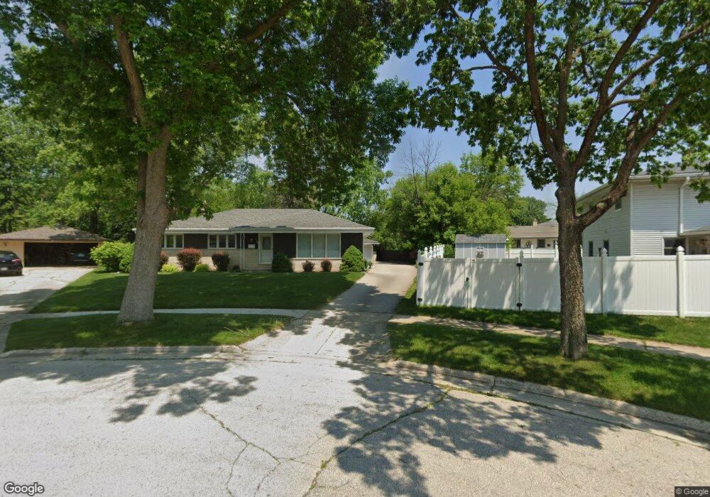 2109 Cardinal Ct, Waukesha, WI 53186 - photo 1