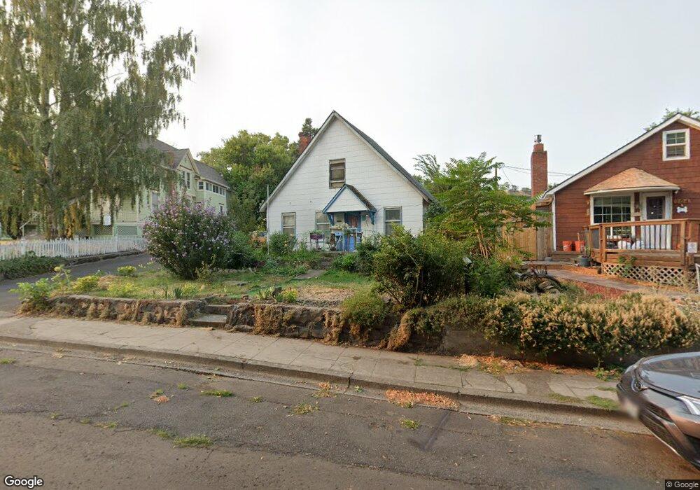 208 E 7th Place, the Dalles, OR 97058 - photo 1