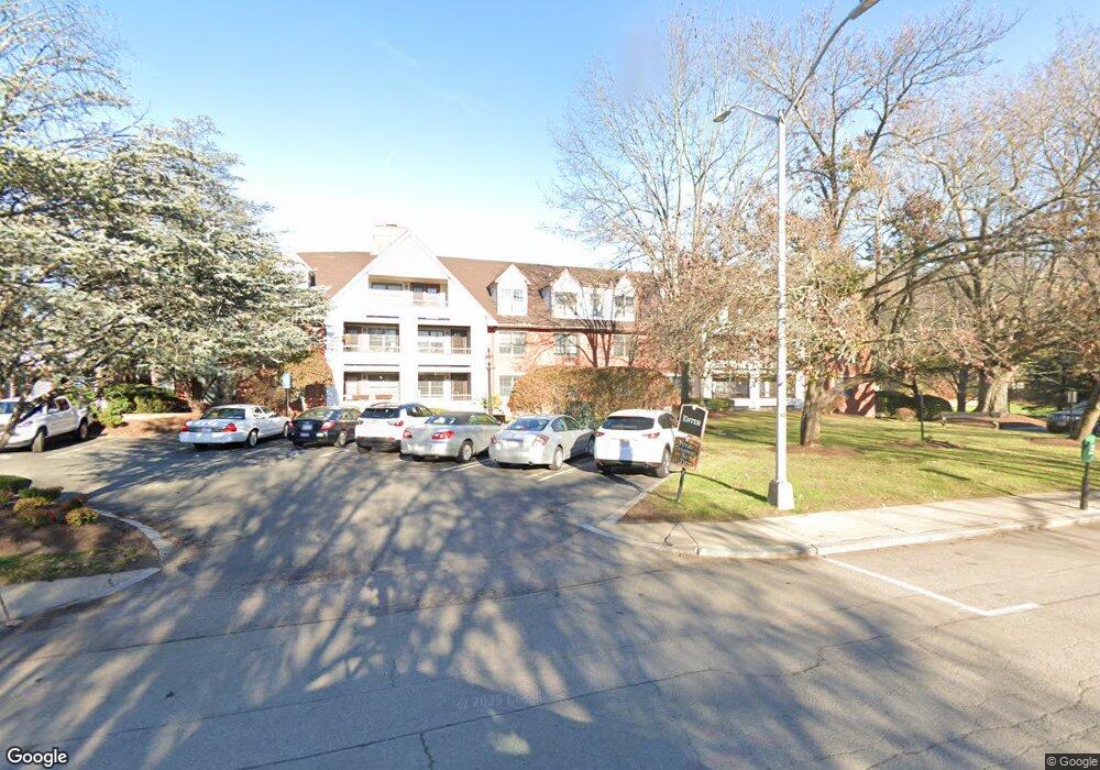 324 Washington St unit 105, Wellesley Hills, MA 02481 - photo 1