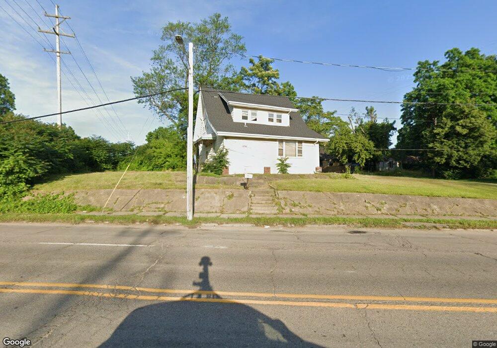 1806 S Grand Traverse St, Flint, MI 48503 - photo 1