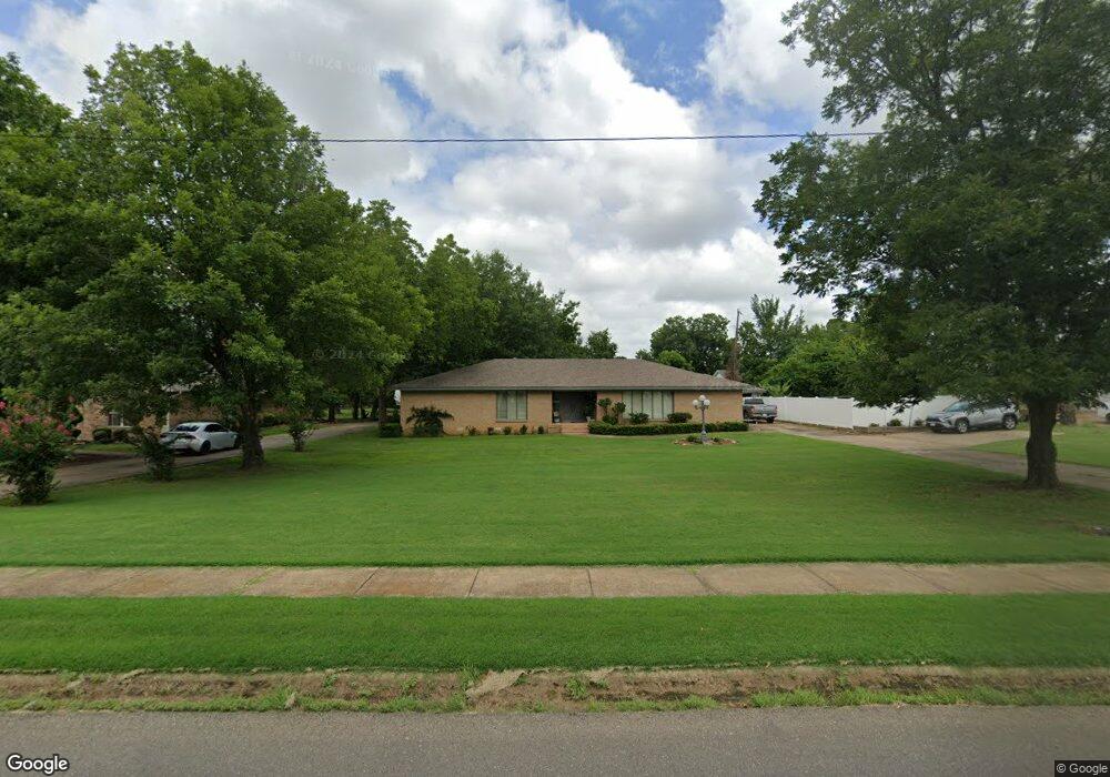 909 E Bluff St, Hugo, OK 74743 - photo 1