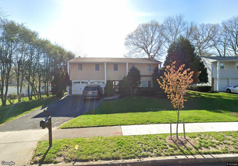 3 Cherokee Ln, ComMacK, NY 11725 - photo 1