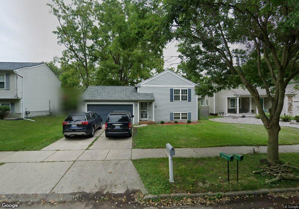 5621 Ellendale Dr, Lansing, MI 48911 - photo 1