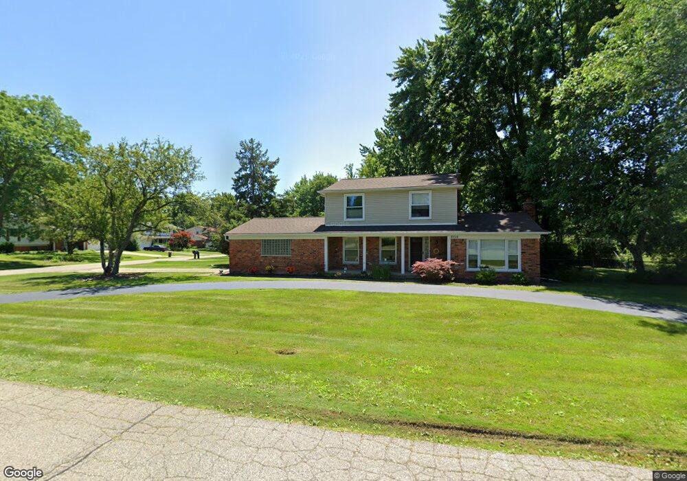 6715 Leslee Crest Dr, West Bloomfield, MI 48322 - photo 1