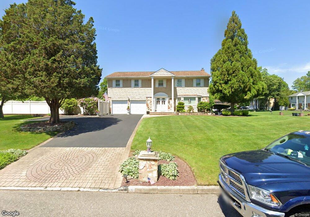 20 Ron Ct, ComMacK, NY 11725 - photo 1