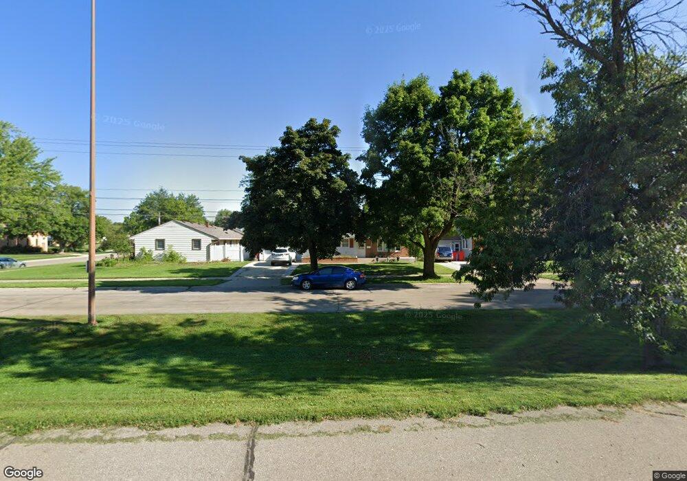 1912 W Oakland Ave, Austin, MN 55912 - photo 1