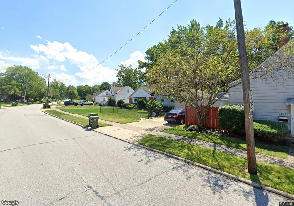 2118 Sunset Dr, Wickliffe, OH 44092 - photo 1