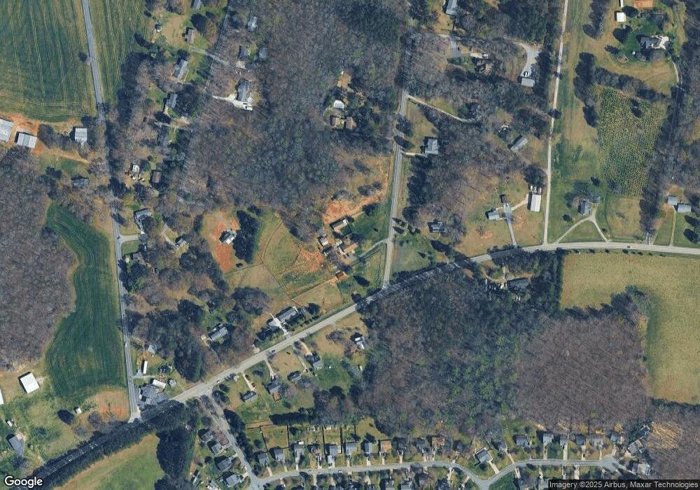 112 Rainbow Cir, Clover, SC 29710 - photo 1