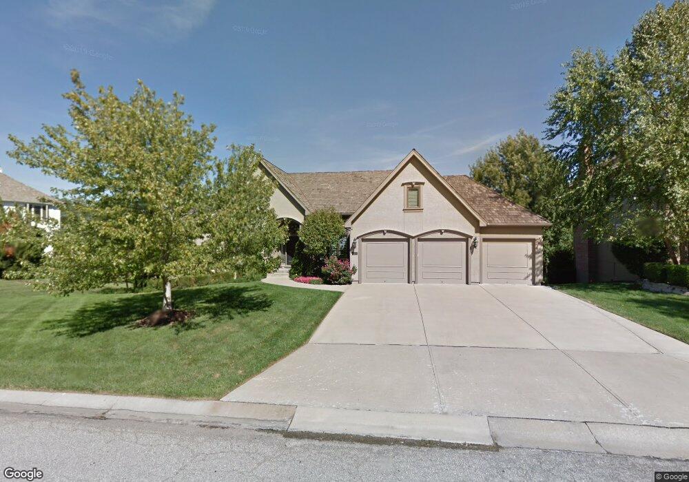 9427 Pine St, Lenexa, KS 66220 - photo 1