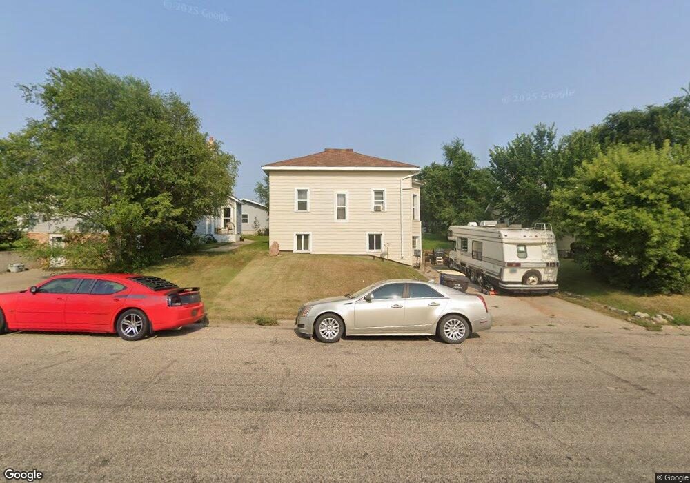 311 8th Ave SE, Jamestown, ND 58401 - photo 1