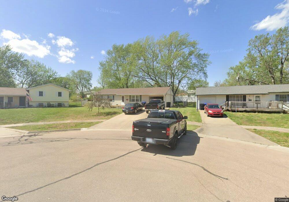 3611 SE Pinecrest Ct, Topeka, KS 66605 - photo 1