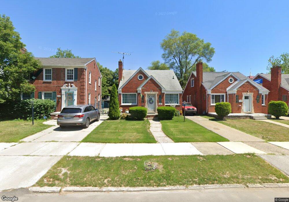 5690 Hillcrest St, Grosse Pointe, MI 48236 - photo 1