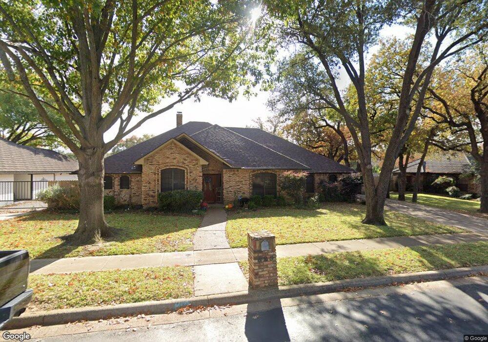 625 Evergreen Dr, Hurst, TX 76054 - photo 1
