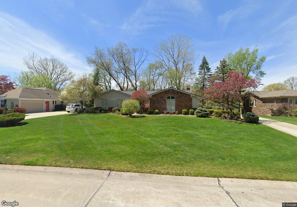1850 Brookview Cir, Bloomfield Hills, MI 48304 - photo 1