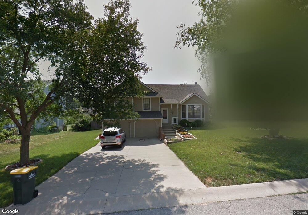 121 Hampton Ct, Lansing, KS 66043 - photo 1