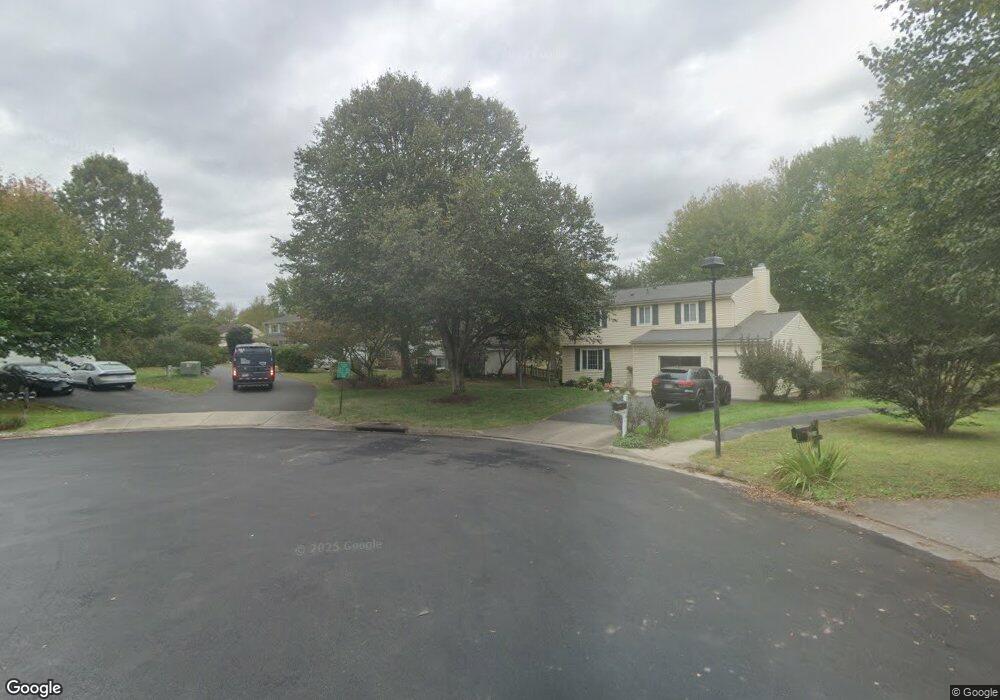 12819 Gatepost Ct, Herndon, VA 20171 - photo 1