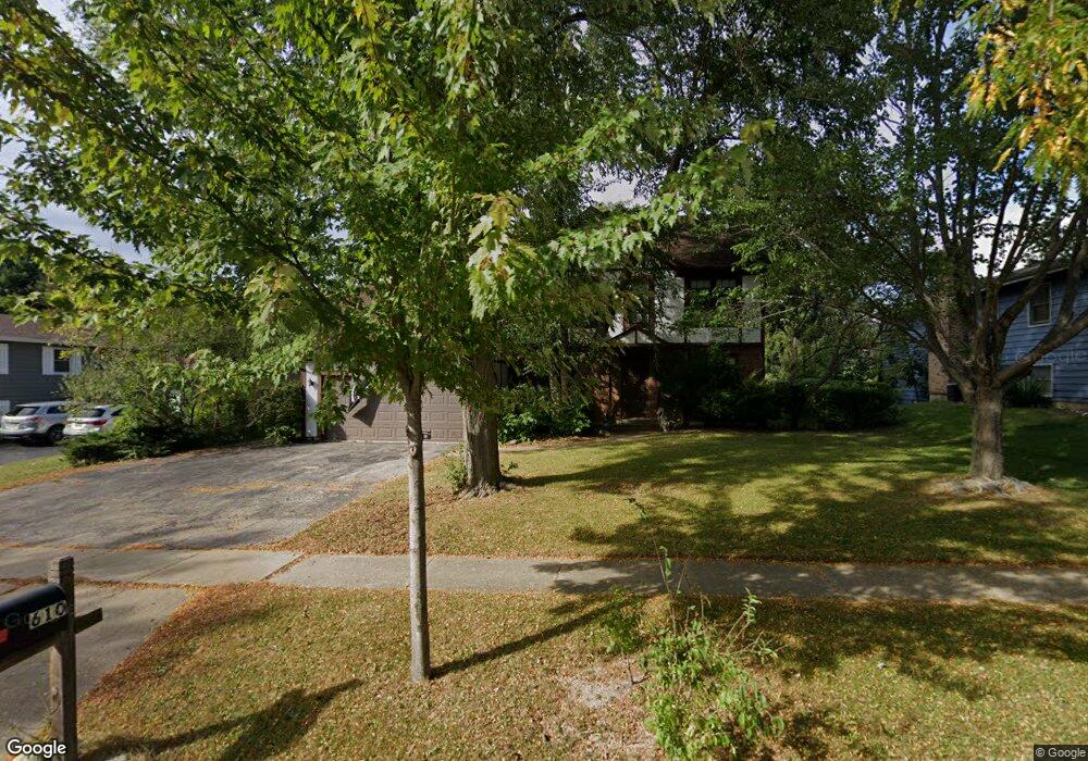 610 N Vista Dr, Algonquin, IL 60102 - photo 1