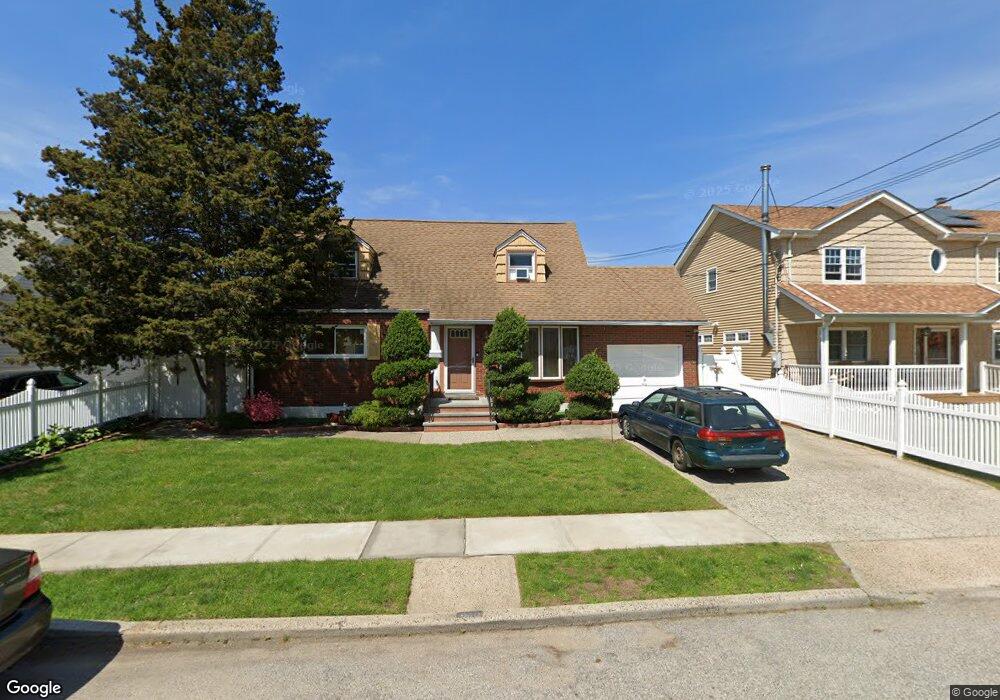 165 Mckinley Ave, Franklin Square, NY 11010 - photo 1