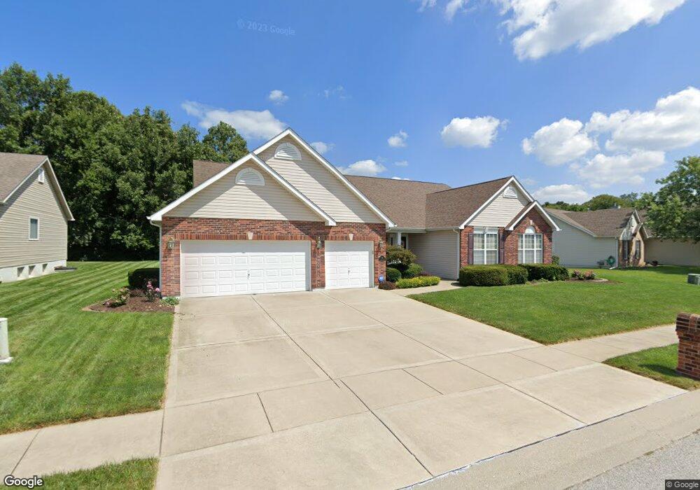 616 Thoreau Dr, O Fallon, IL 62269 - photo 1