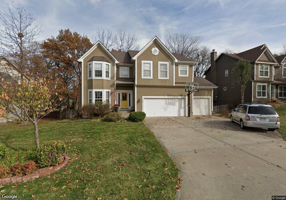 5105 Lakecrest Dr, Shawnee, KS 66218 - photo 1