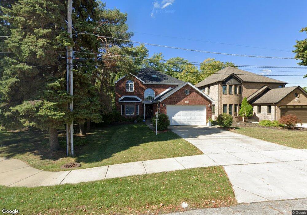 2226 Eastview Dr, Des Plaines, IL 60018 - photo 1